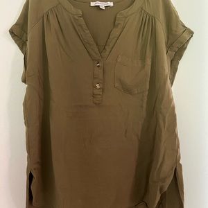 Rose & Olive short-sleeve henley top, medium